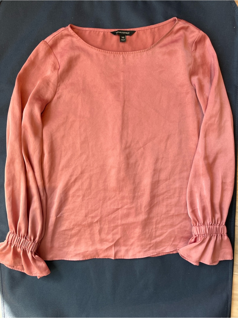 Banana Republic Dusty Rose Long Sleeve Ruffle Cuff Blouse XS Silky Drapey